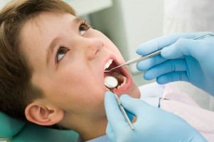 Иллюстрация к записи «Как успокоить ребенка перед посещением стоматолога»