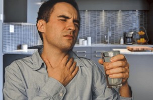 Иллюстрация к записи «Боль в горле при глотании – что значит и как избавиться от болей»