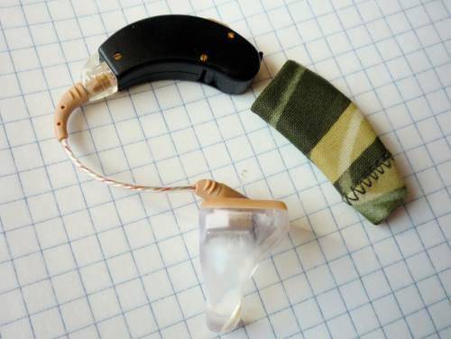 Слуховой аппарат для коррекции недостатка слуха