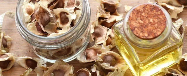 Масло моринги используется в косметике и в пищевых продуктах, как и оливковое масло
