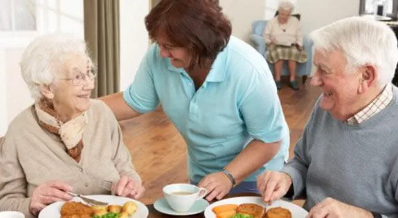 Забота о питании пожилых людей в доме престарелых